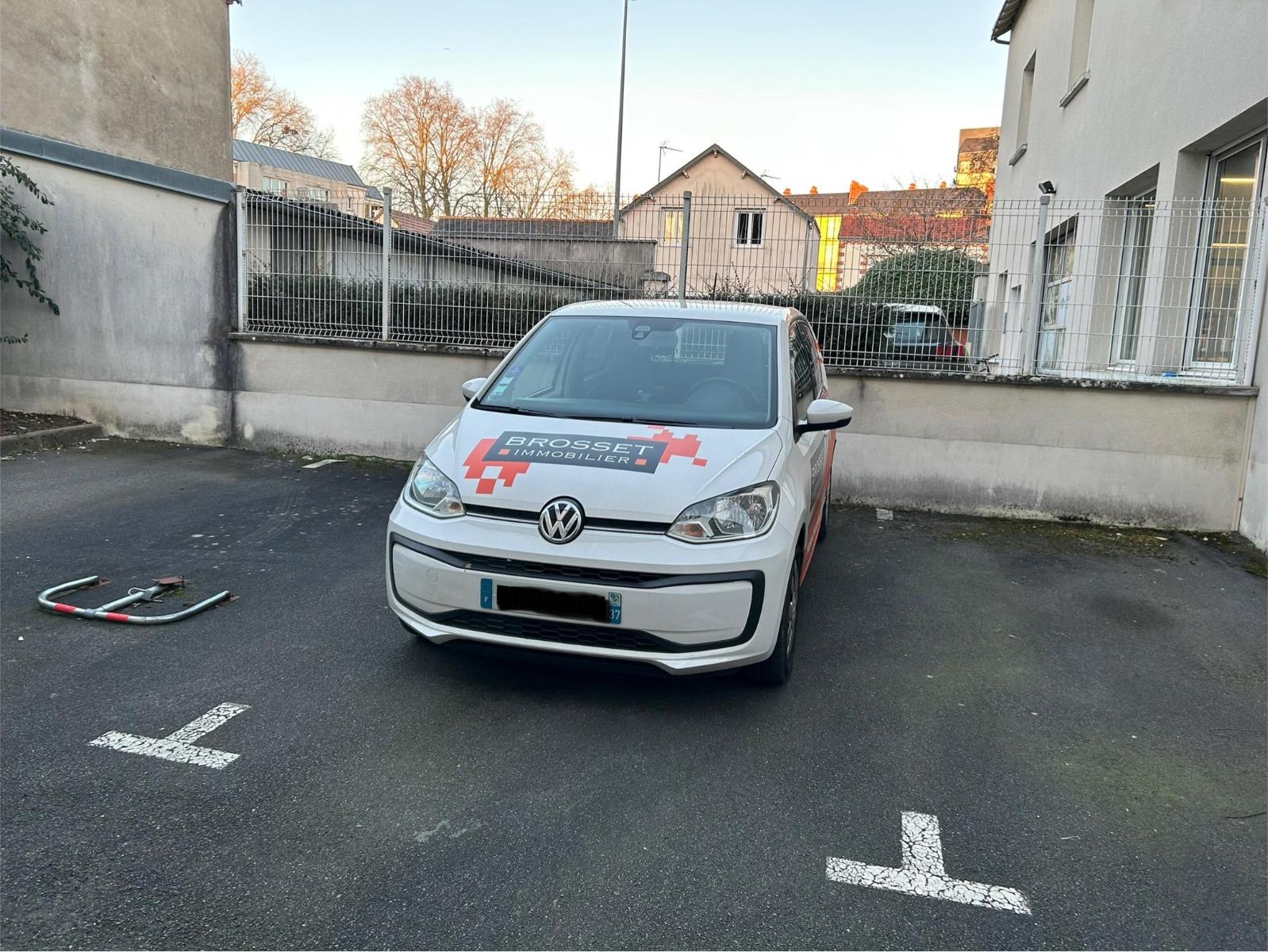 Visuel parking La Riche